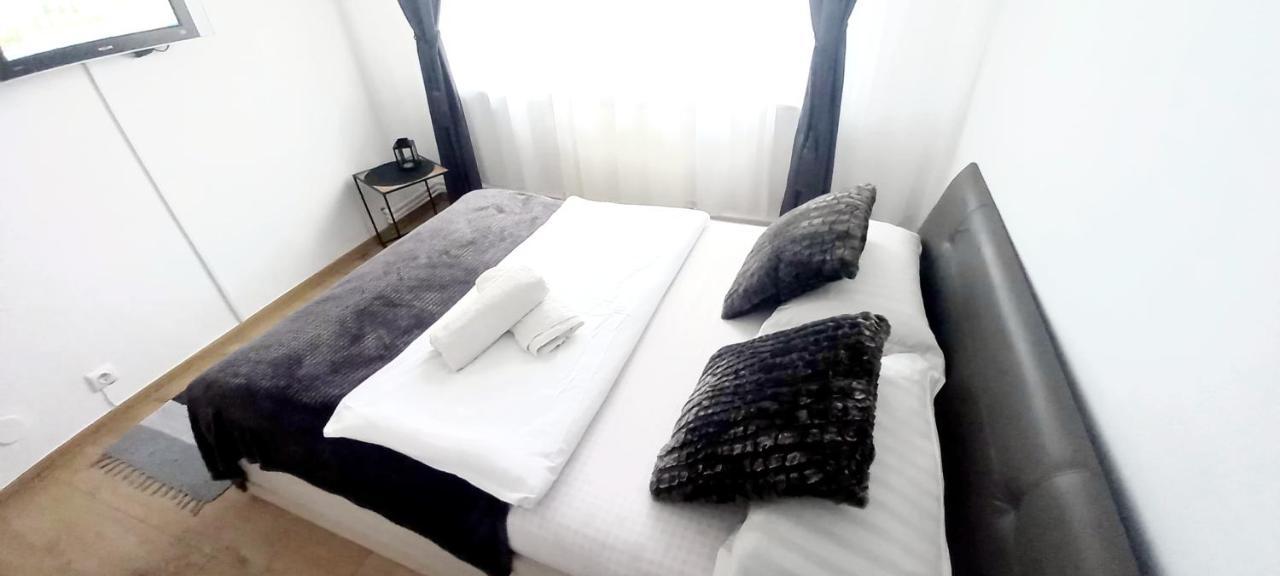 33 Coquette Apartment Baia Mare Eksteriør bilde